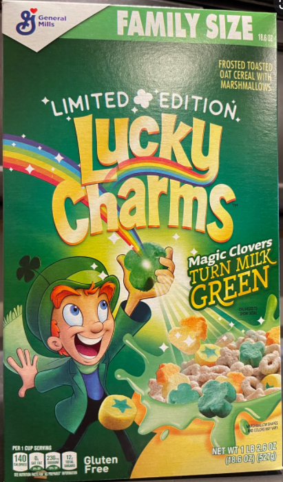 Cereal - Lucky Charms Magic Clovers Family Size (18.6 oz 527g) x 1 Box (Boxes with minor damage due to shipping)