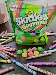 (S6-05) Box - US - PEG BAG - SKITTLES GUMMIES - SOUR 5.80OZ (164G) X 12 UNITS - SugarMarket.ca