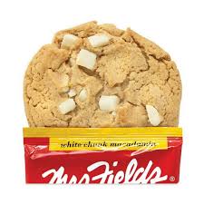 (S2-08) Box - Canada - Mrs. Fields Serve - White Chunk Macadamia 60g x 12 units